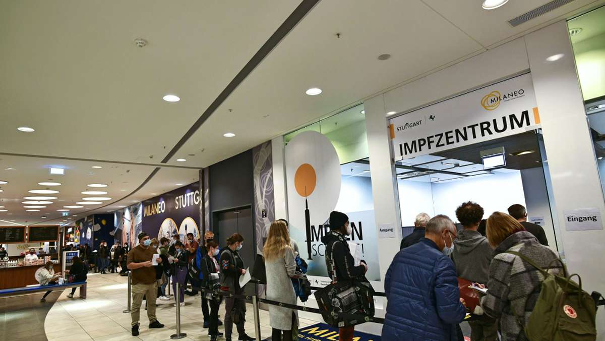  Nach der Impfambulanz in der Klett-Passage hat am Freitag eine weitere im Milaneo in Stuttgart eröffnet. Die Nachfrage war schon vor der Eröffnung groß. 