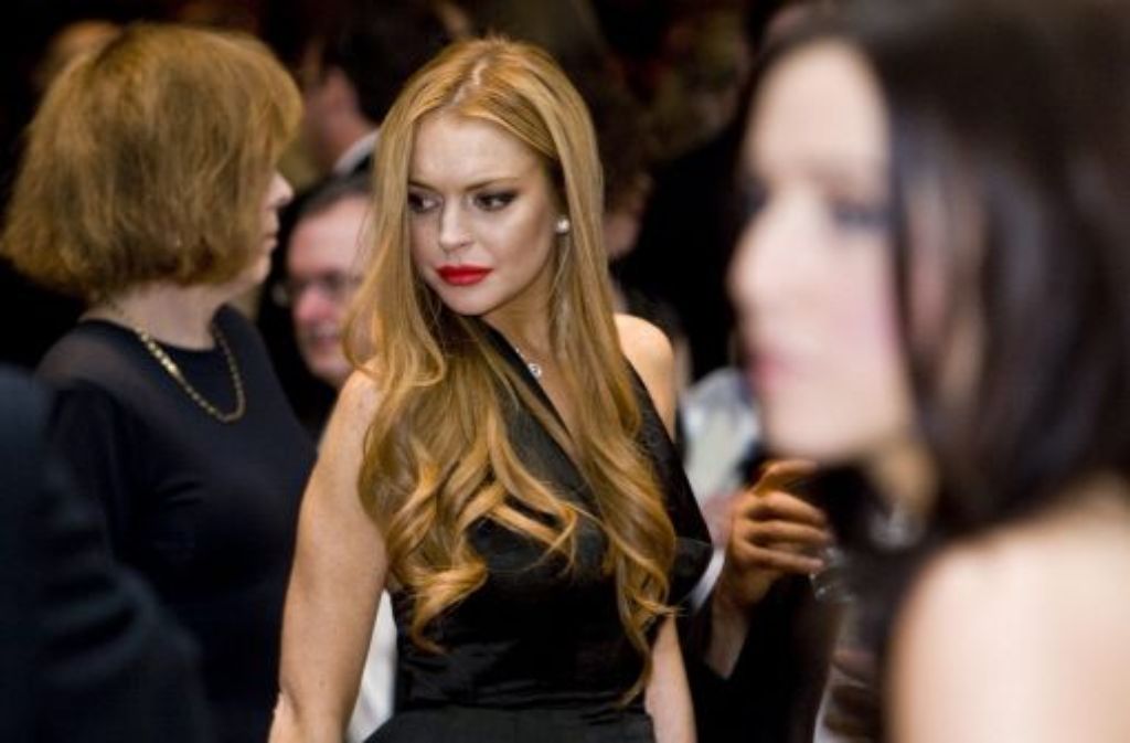 Zurück zu den (Haar-)Wurzeln: Lindsay Lohan ist seit einiger Zeit wieder in Richtung rothaarig unterwegs. Die Nuance kommt der Naturhaarfarbe der sommersprossigen Schauspielerin nahe.