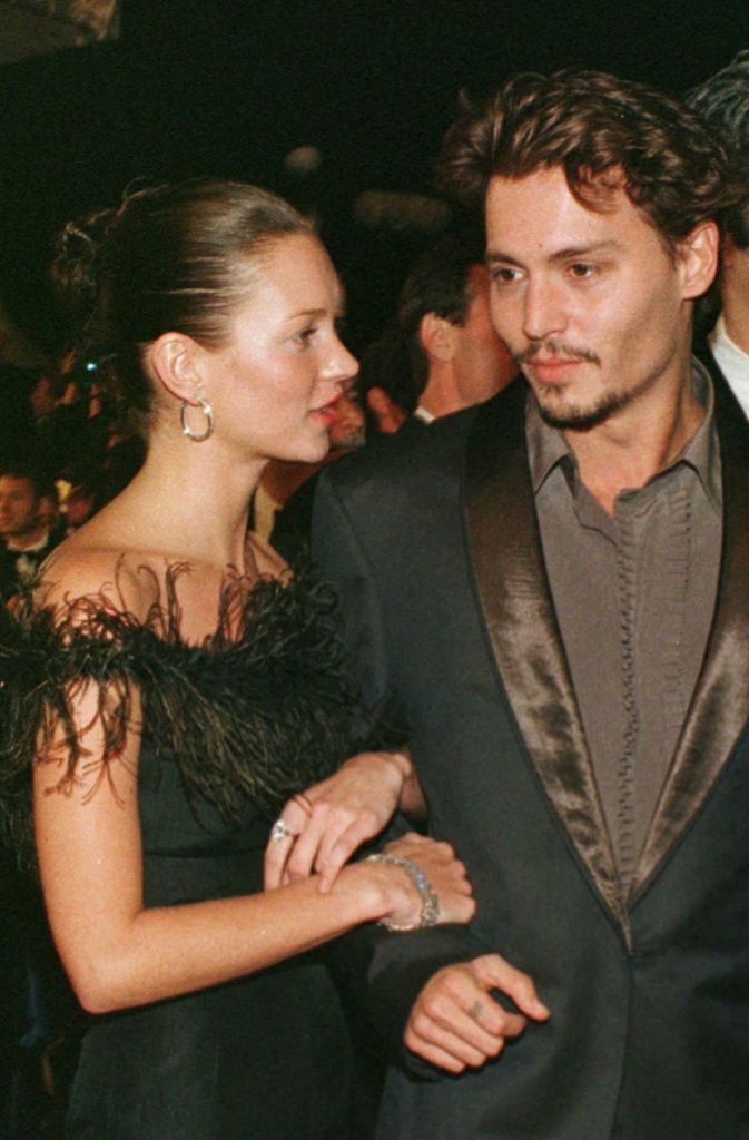 Als die Schöne 1994 mit dem Schauspielstar Johnny Depp zusammenkommt, sind die Klatschblätter hingerissen. Nach vier Jahren trennt sich das Paar.