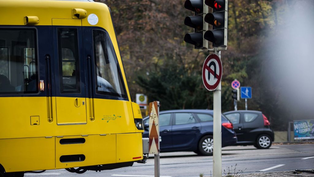 Vorfall in Stuttgart-Mitte: Randalierer tritt Stadtbahnfahrer ins Gesicht