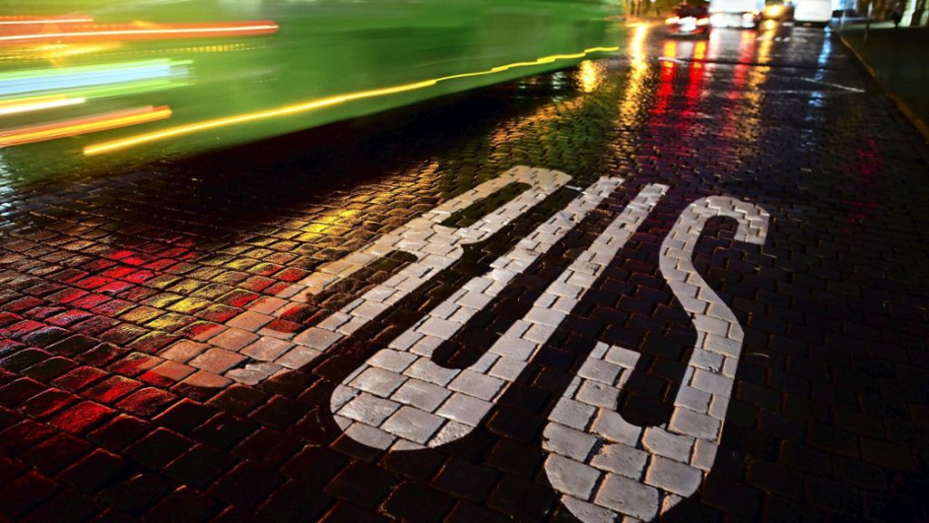 Leonberger Haushalt: Mehr Geld  für Busstationen und das Internet