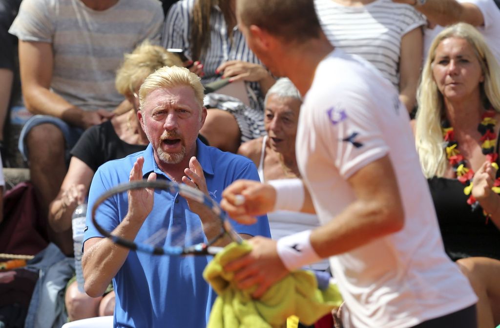 Boris Becker applaudiert dem deutschen Tennisspieler Jan-Lennard Struff Foto: AP