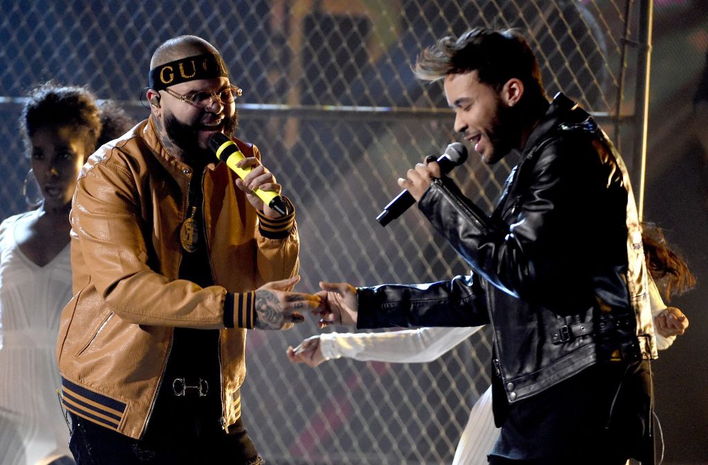 Während der Preisverleihung präsentierte Prince Royce dann mit Farruko (links) ihren gemeinsamen Song „Ganas Locas“.