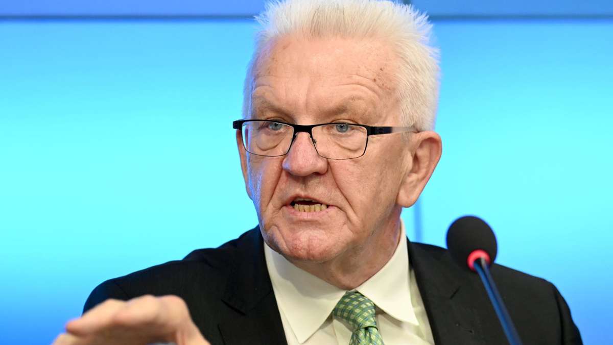 Nach  Kritik an Kanzlerkandidatin: Winfried Kretschmann verteidigt  Annalena Baerbock