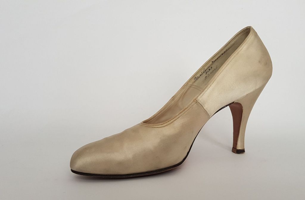 Diesen Schuh trug Marilyn Monroe im Januar 1955 bei einem Pressetermin, als sie die Gründung ihrer Produktionsfirma Marilyn Monroe Productions, Inc. bekanntgab.