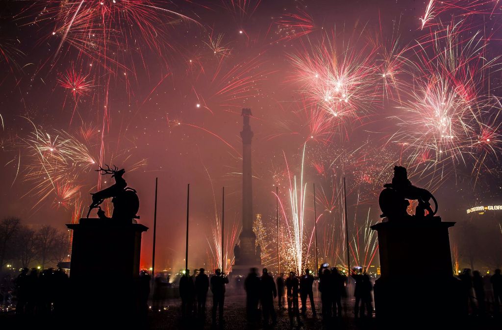Auch in diesem Jahr wird auf dem Stuttgarter Schlossplatz wieder ein großes Feuerwerk gezündet werden. Foto: Lichtgut/Max Kovalenko