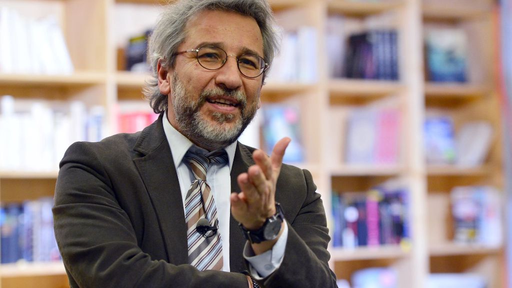  Der Ex-Chefredakteur der türkischen Zeitung „Cumhuriyet“ hat Zuflucht in Deutschland gesucht. Doch nun will eine Staatsanwaltschaft Can Dündar von Interpol suchen lassen. Ihre Erfolgschancen sind aber ziemlich gering 