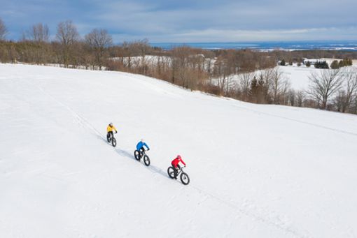 Gut bereift durchs Winterwunderland - mit der richtigen Ausrüstung ist Mountainbiken im Winter ein Genuss.
