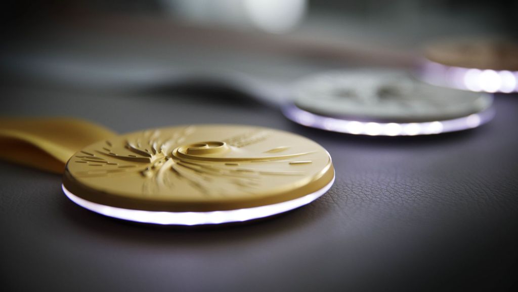 Weinstädter Firma macht Siegerehrung bei Turn-WM besonders: Eine Medaille mit Strahlkraft