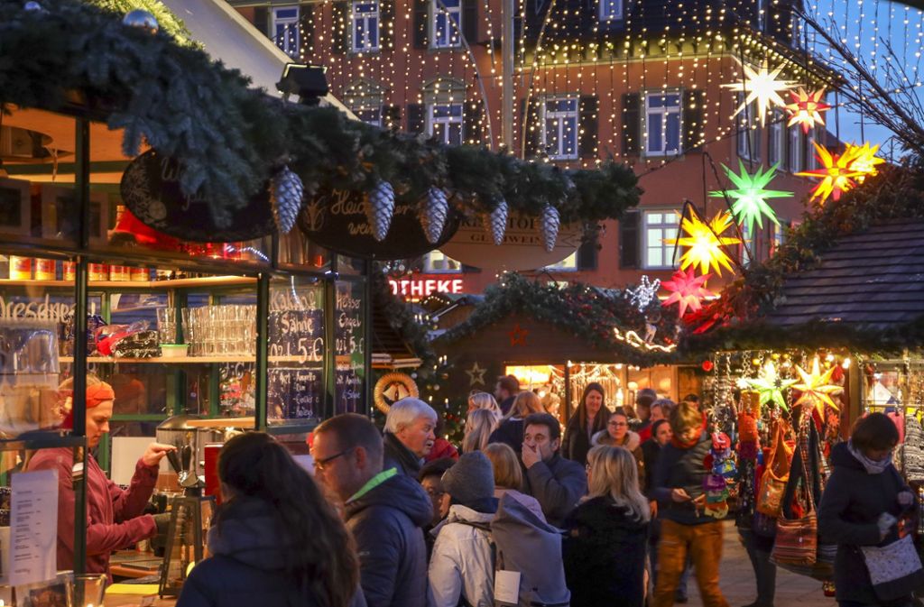 Der Ludwigsburger Weihnachtsmarkt bietet nicht nur Nippes und Bratwurst: Er zeichnet sich auch durch einen hohen Anteil an Kunsthandwerk aus.