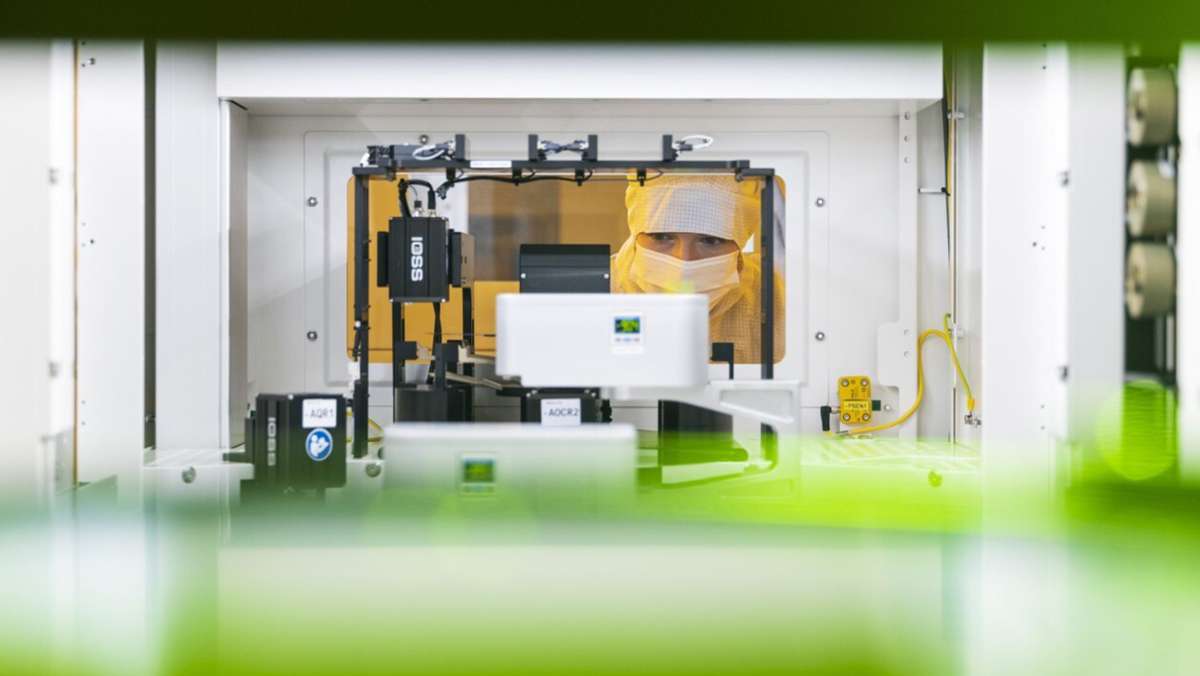 Erst im Juni hat Bosch eine neue Halbleiterfabrik in Dresden eröffnet. Im nächsten Jahr sollen weitere 400 Millionen Euro in dieses wichtige Geschäft investiert werden. Auch Jobs entstehen. 