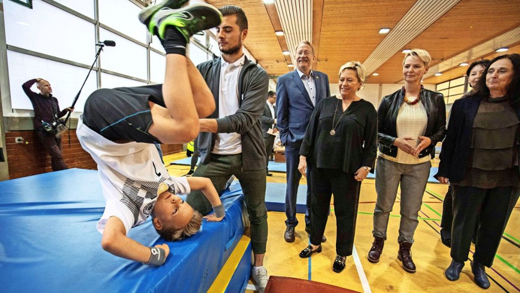 Schule turnt in Esslingen: Neue   Höhenflüge in der Schulsporthalle