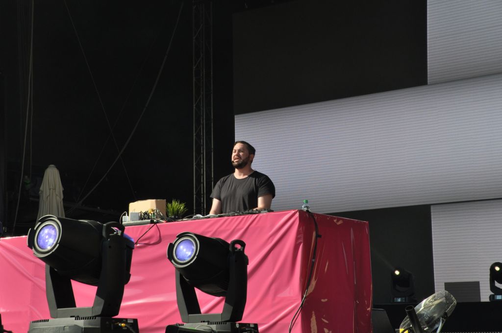 Der Sänger und DJ Fritz Kalkbrenner aus Berlin begeisterte das Publikum ab 16 Uhr mit seinem Liveauftritt.