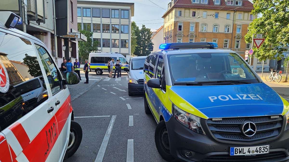 Stuttgart Bad Cannstatt: Fußgängerin wird angefahren und schwer verletzt
