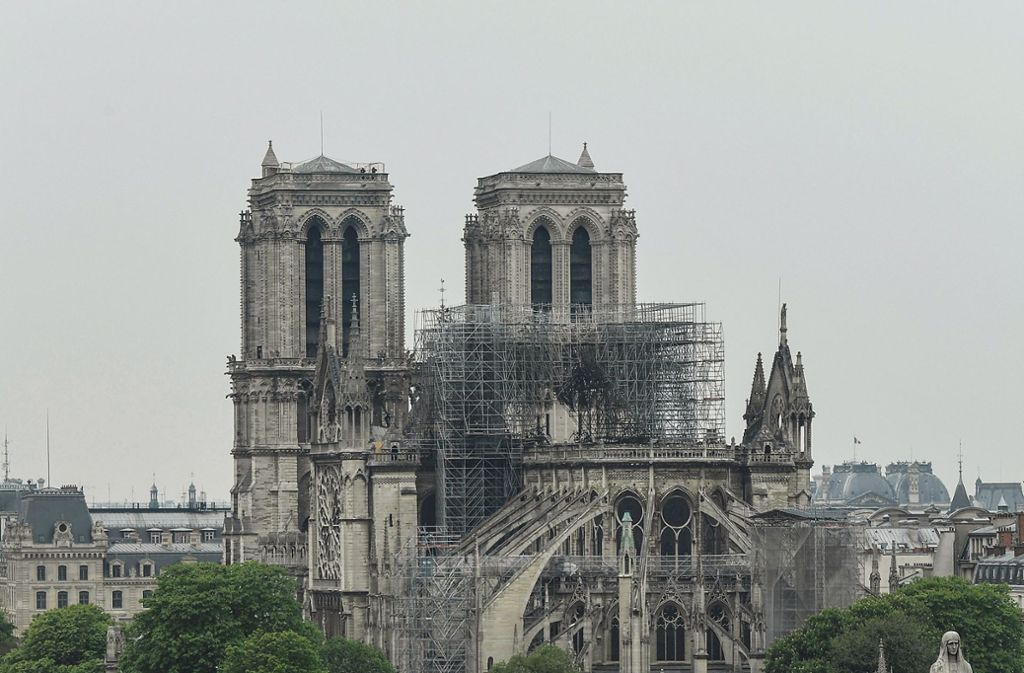 Der Brand richtete schwere Schäden an der Kathedrale an. Foto: AFP