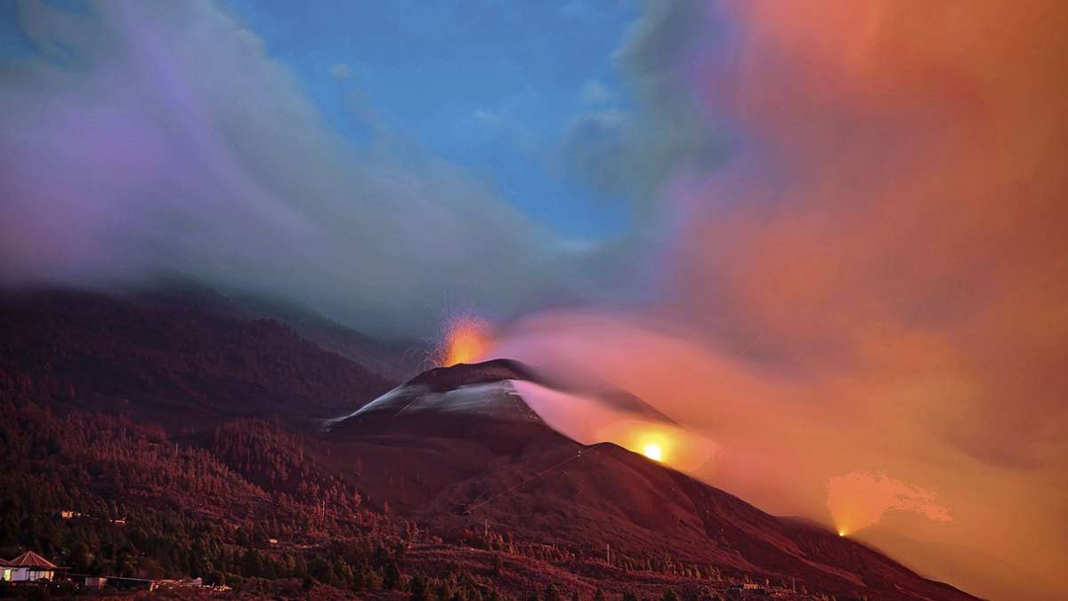 Der Vulkanausbruch auf La Palma dauert an. Ein Vorschlag lautet: Die Lava mit Bomben stoppen. Kann das funktionieren? 