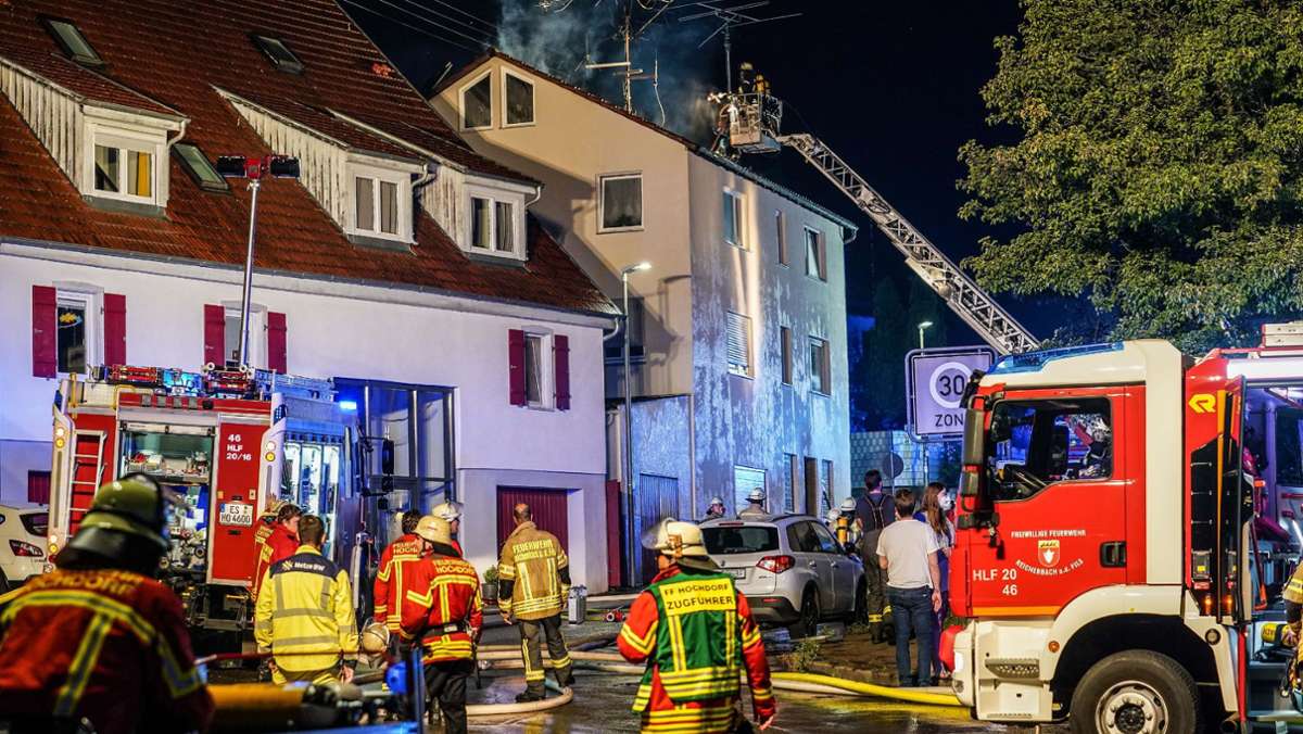 400 000 Euro Schaden: Feuerwehrmann bei Brand in Hochdorf verletzt