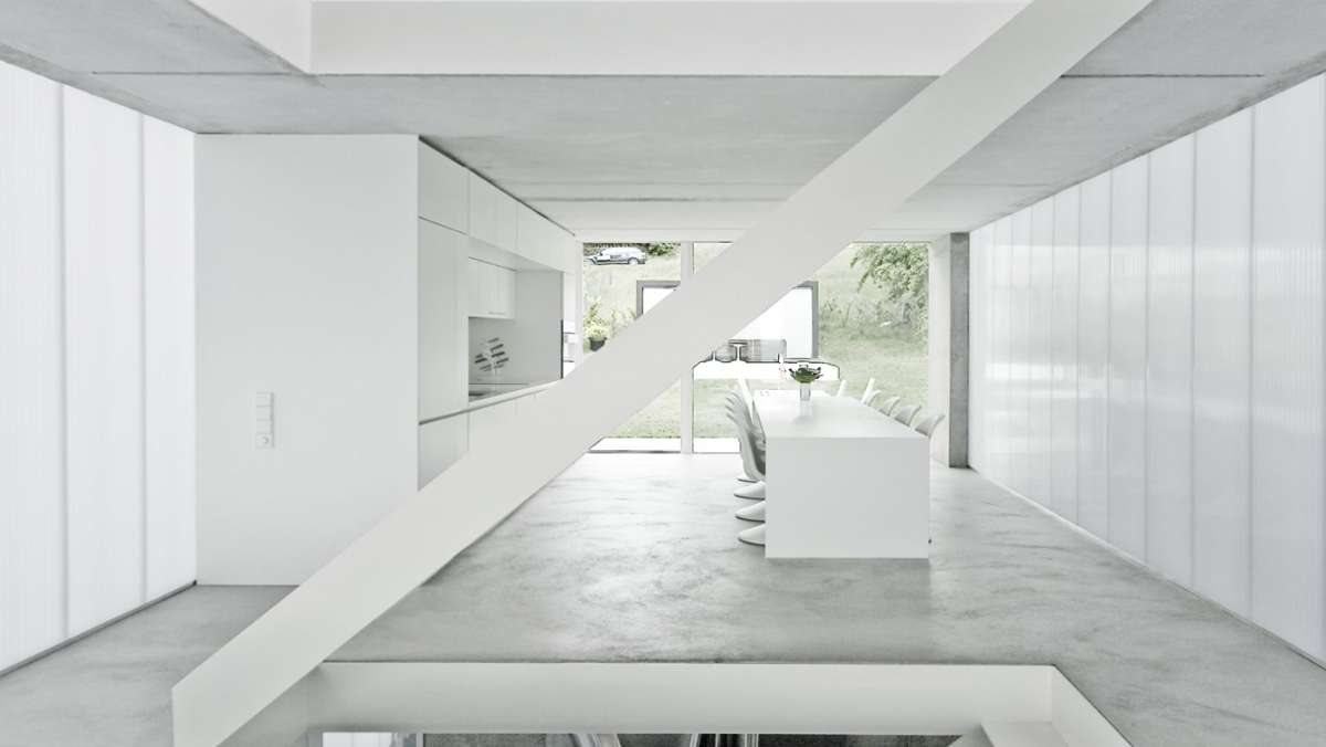  Wie Architekten wohnen: Thomas Sixt Finckh experimentiert mit Materialien und schafft so ein kostengünstiges und lichtdurchflutetes Einfamilienhaus in Esslingen. 
