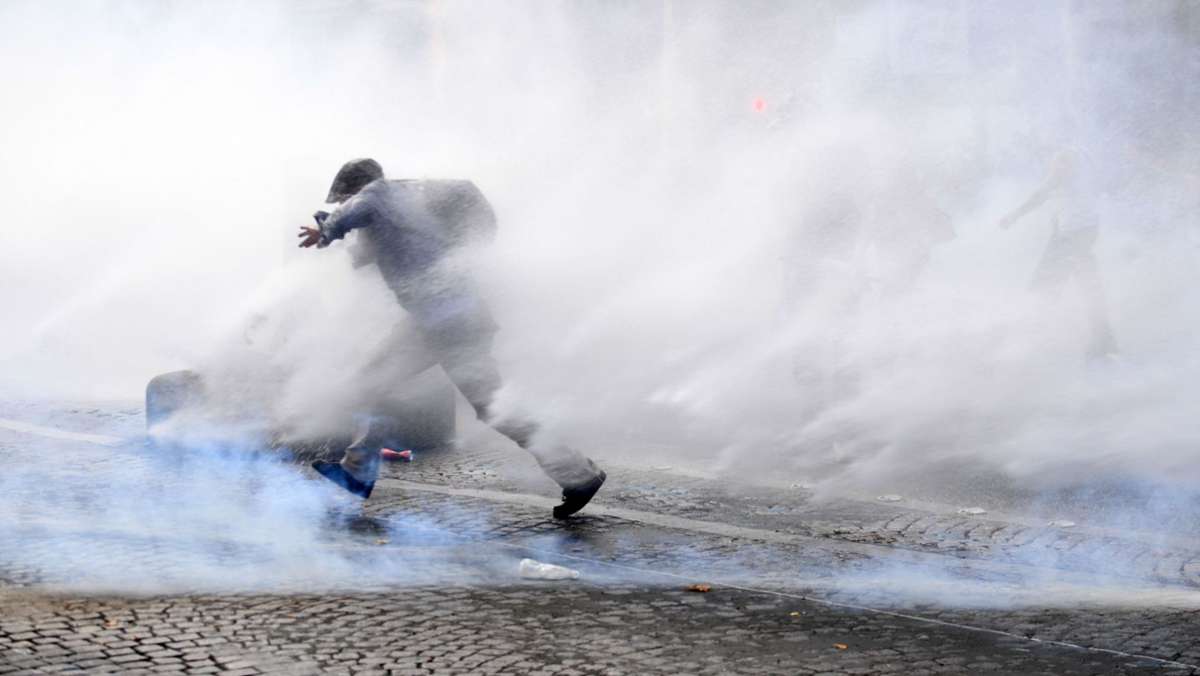 Kampf gegen Pandemie: Franzosen demonstrieren gegen verschärfte Corona-Regeln