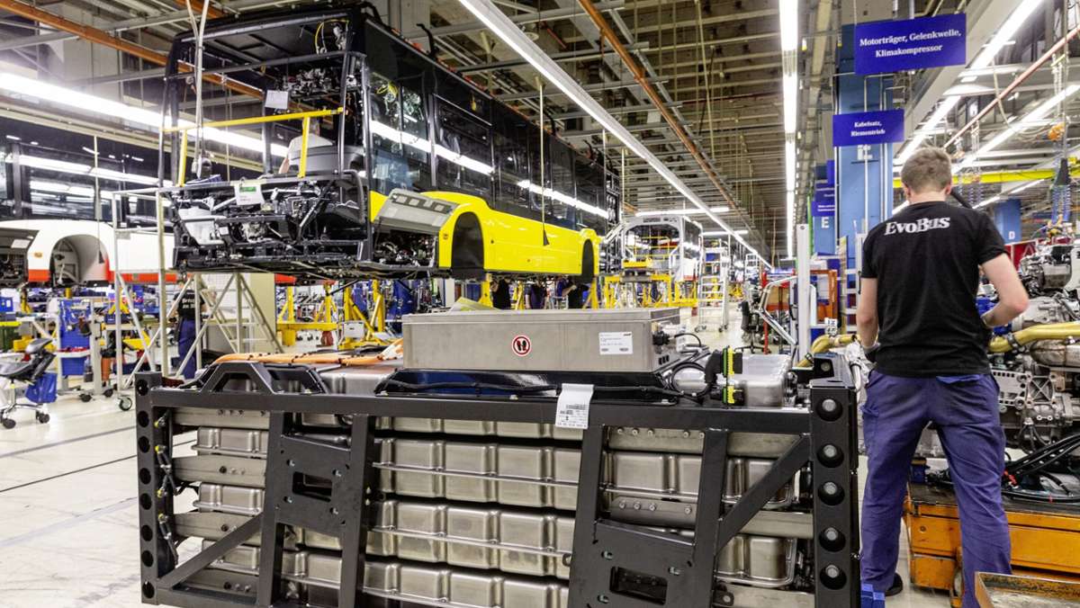 Daimler-Truck-Tochter plant Jobabbau: Evobus: Gewerkschaft hofft auf politische Hilfe