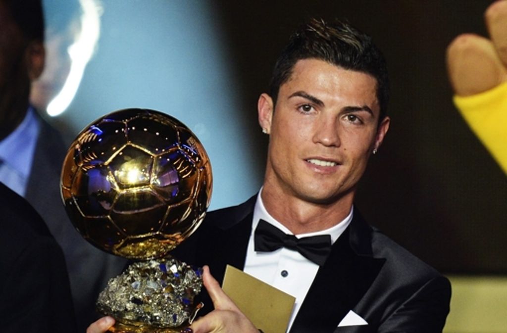 Der amtierende Weltfußballer ist Cristiano Ronaldo von Real Madrid. Der Portugiese konnte bislang zwei Mal den Titel holen (2013/2014).
