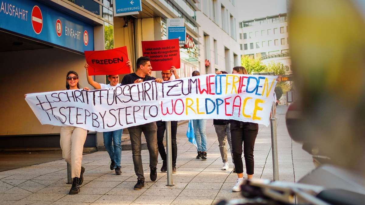 Demo in Stuttgart: Junge Leute fordern Frieden