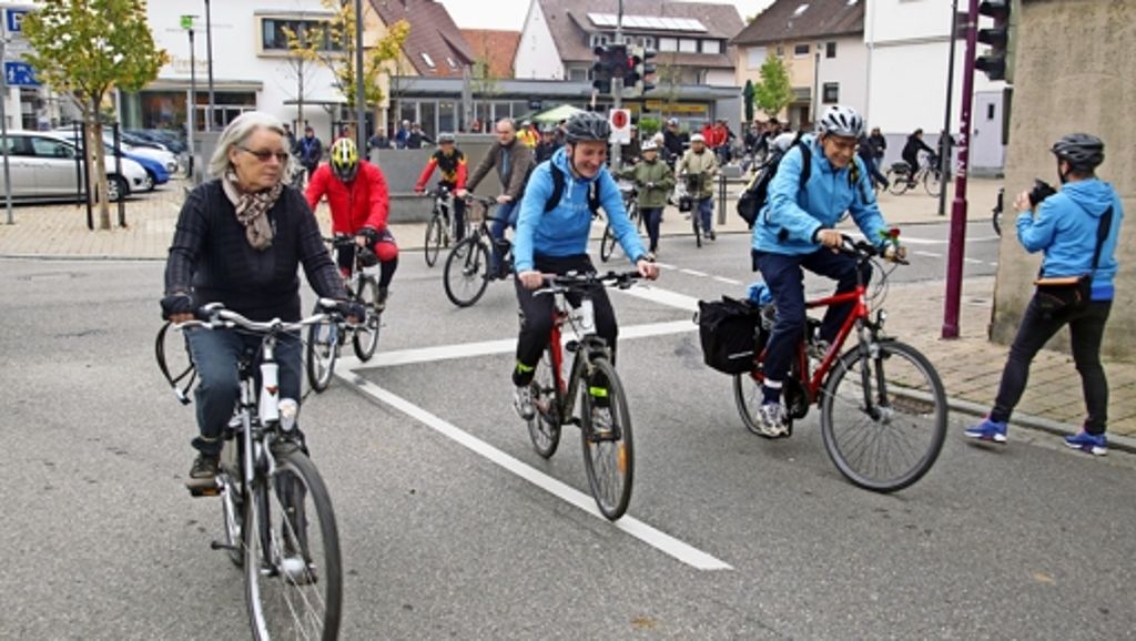  Im Rahmen des 40-Jahr-Jubiläums der Stadt Filderstadt begibt sich Oberbürgermeister Christoph Traub gemeinsam mit 60 Radlern auf eine Zeitreise. 