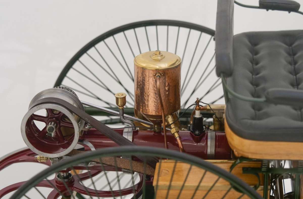 Hier im Bild: ein Benz-Patent-Motorwagen 1886 im Maßstab eins zu drei.