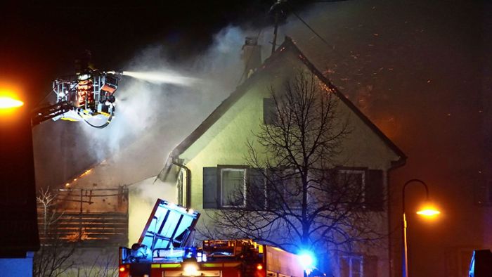 Backofen-Brand zerstört ein ganzes Haus