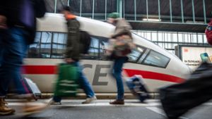 Vorfall am Stuttgarter Hauptbahnhof: 24-Jähriger beleidigt und bedroht Zugbegleiter – Bundespolizei ermittelt
