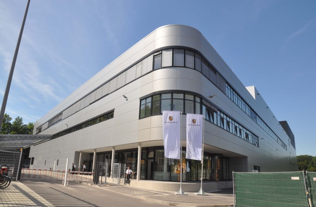Am Freitag ist das neue Porsche-Motorenwerk eröffnet worden.
