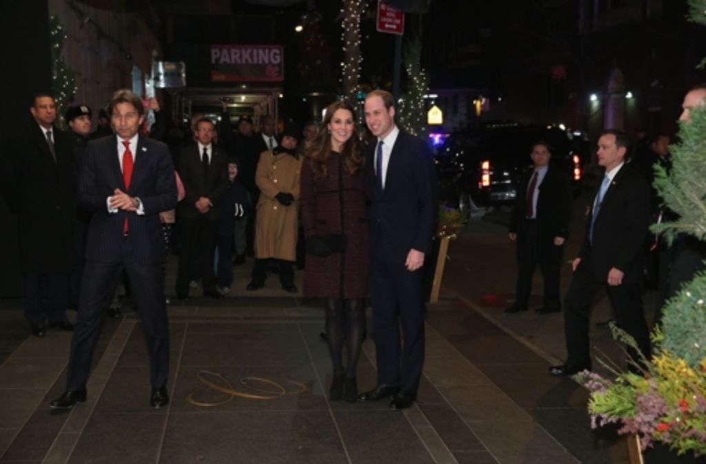 William und Kate wirken bei ihrer Ankunft  in New York offensichtlich etwas verloren – lächeln das aber gekonnt weg. Foto: AFP