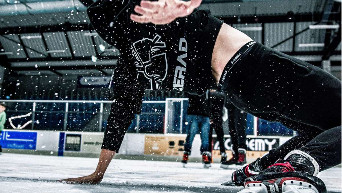  „Icerad“ ist eine Gruppe junger Menschen, die eines gemeinsam haben: die Leidenschaft für Ice-Freestyle. Trainiert wird in der Eiswelt in Stuttgart-Degerloch. 