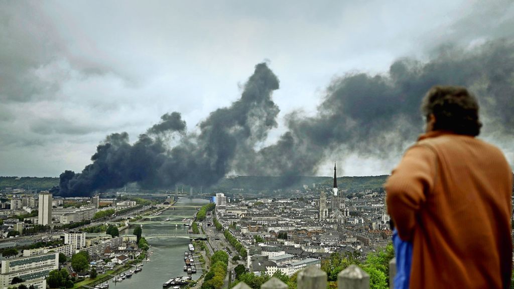Frankreich: Großbrand in Chemiefabrik