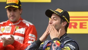 Ricciardo fährt Silberpfeilen davon