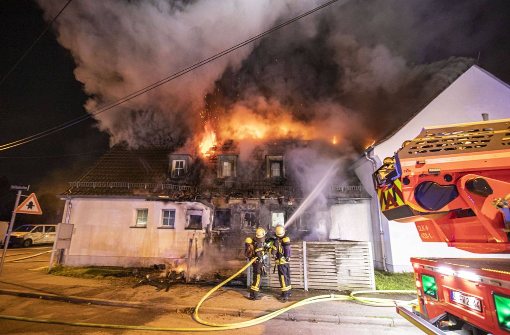 Die Freiwillige Feuerwehr Stammheim und die Berufsfeuerwehr Stuttgart hatten den Brand nach circa einer Stunde unter Kontrolle.