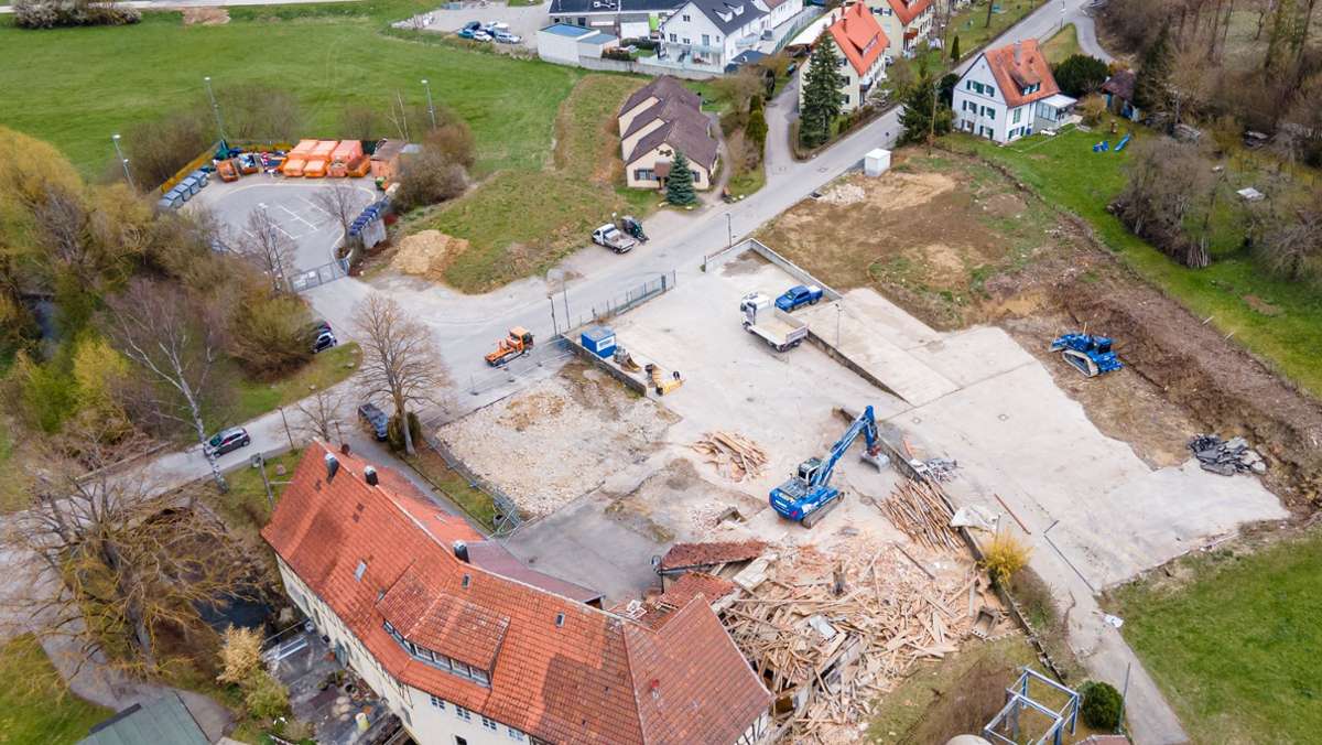 Nach dem Abriss der maroden Gebäude fällt der Startschuss für den Neubau des Bauhofs am Drehkreuz zwischen Döffingen und Dätzingen. Die Gemeinde will mit dem Drei-Millionen-Projekt alle Voraussetzungen schaffen für eine zukunftsfähige Betriebsstätte.