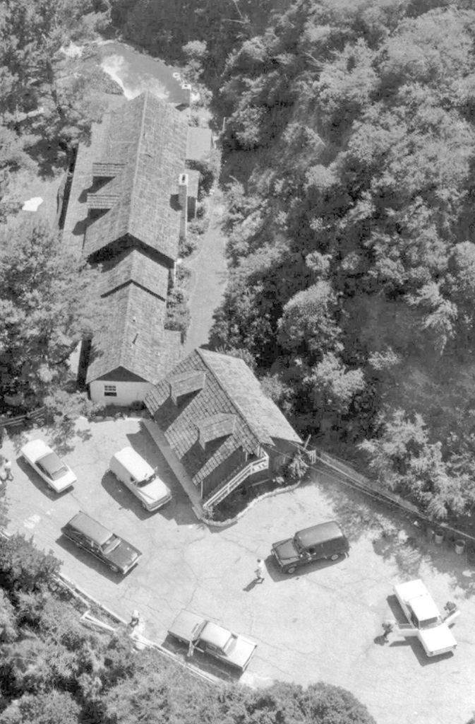 Dieses Foto vom 9. August 1969 zeigt die Villa, in der Sharon Tate und vier weitere Menschen am 8. und 9. August 1969 ermordet wurden.