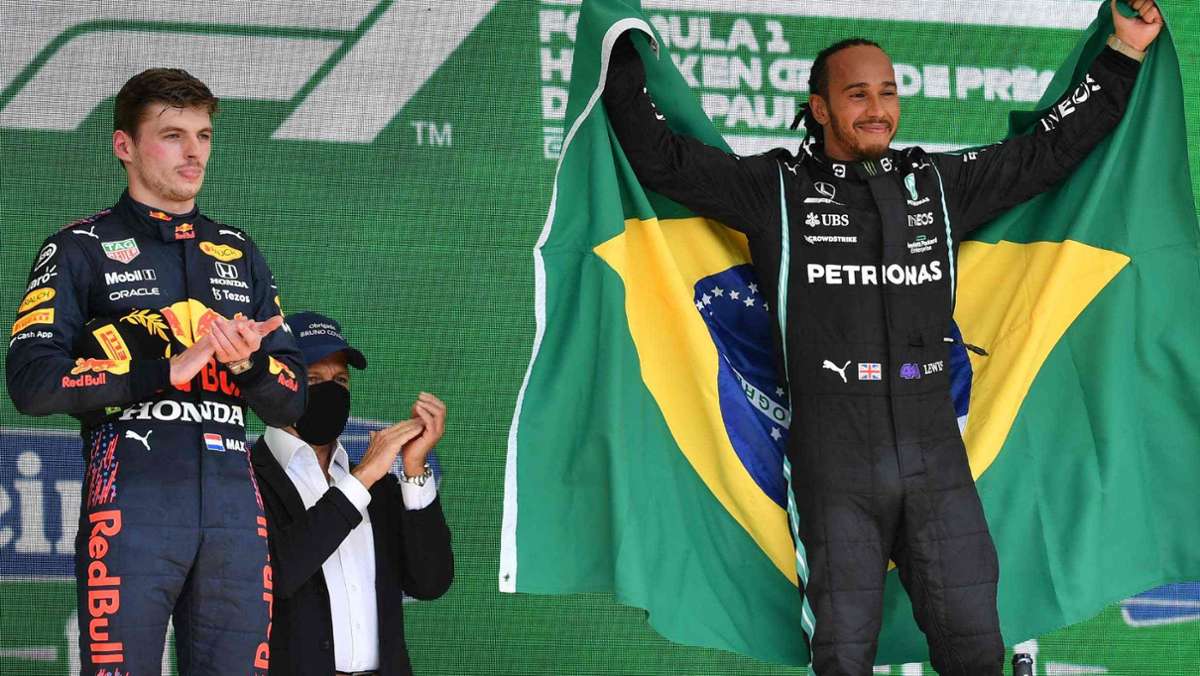  Lewis Hamilton und Max Verstappen gehen im Kampf um den Titel auf der Strecke hart zur Sache, vor den Kameras liefern sich Mercedes-Teamchef Toto Wolff und Red-Bull-Boss Christian Horner heftige Verbalschlachten. Das ist Stoff für einen Film. 