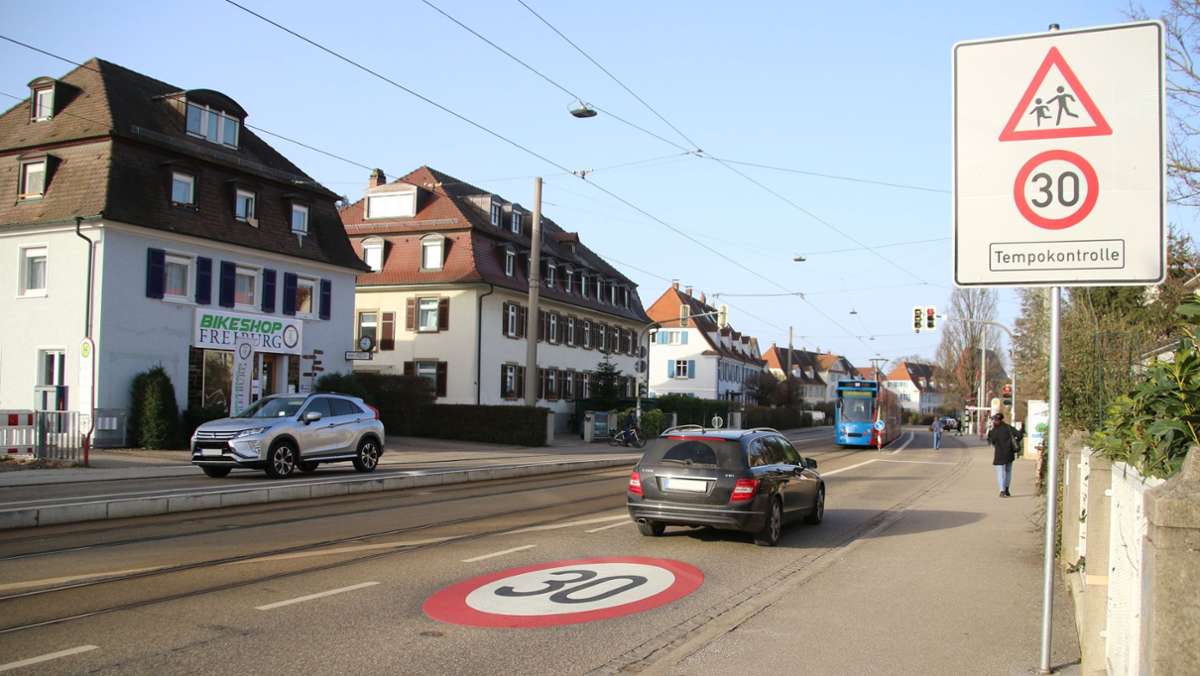  Mehrere deutsche Großstädte kämpfen für eine Regelgeschwindigkeit von 30 Kilometern pro Stunde. Das Bundesverkehrsministerium könnte solche Modellversuche für die Tempobremse genehmigen, bremst sie aber lieber aus. 