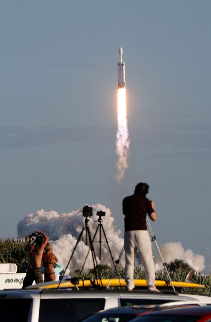 Die Falcon Heavy ist die derzeit stärkste Trägerrakete der Welt. Sie wird mit RP-1, einem flüssigen Kohlenwasserstoffgemisch, angetrieben.