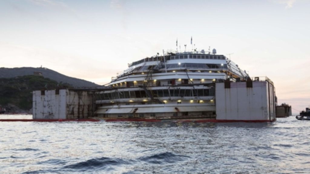 Von Giglio nach Genua: Costa Concordia vor Abtransport
