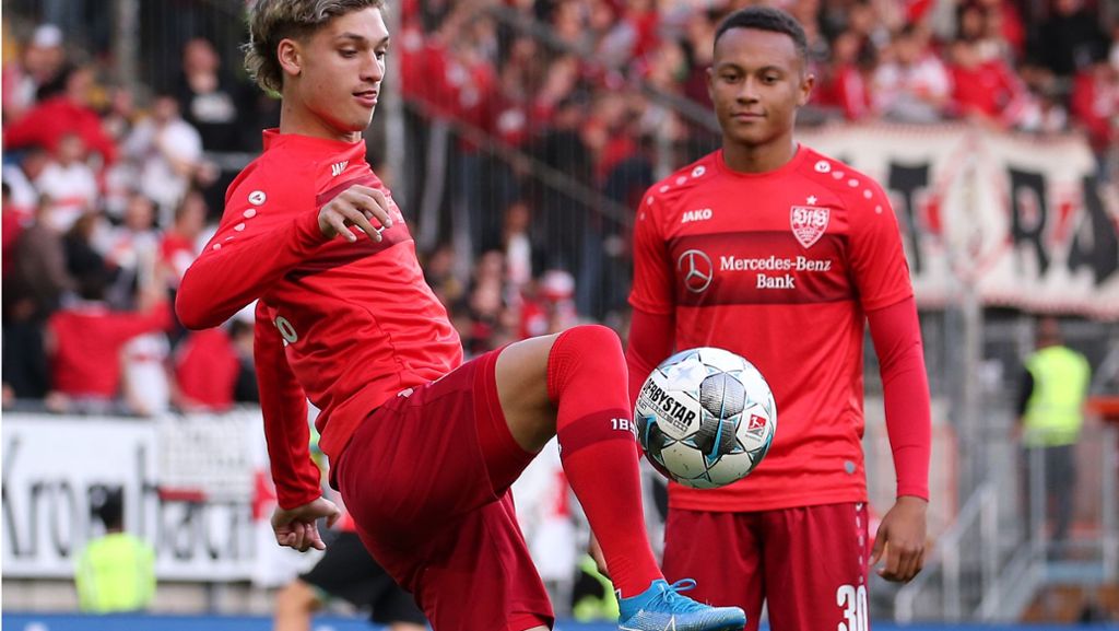  Der VfB Stuttgart II hat in der Fußball-Oberliga den punktgleichen SV Ravensburg zu Gast. Es ist ein richtungsweisendes Spiel – das Team von Trainer Paco Vaz erhält daher Unterstützung aus dem Profikader. 