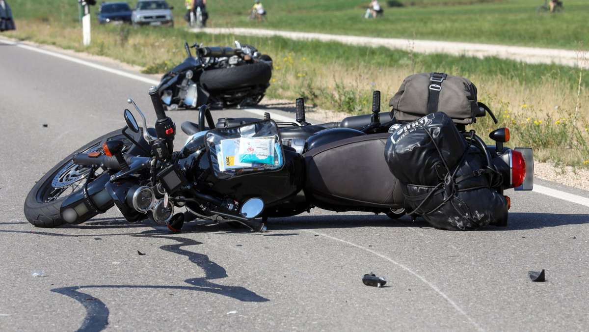  In der Motorradsaison 2021 sind nach Angaben von Innenminister Thomas Strobl (CDU) 67 Biker im Südwesten ums Leben gekommen – rund 3000 wurden verletzt. 