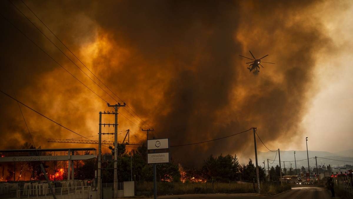 Brände in Griechenland und der Türkei: Starke Winde fachen  Feuer an –  Lage spitzt sich zu