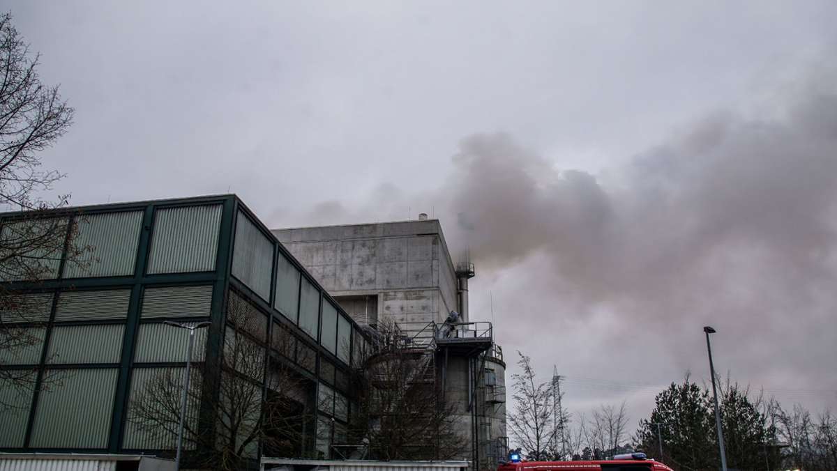 Restmüllheizkraftwerk Böblingen: Brand in Müllbunker sorgt für massive Rauchsäule
