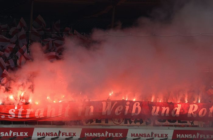 VfB-Fans mit dickem Fell: „Spart euch die Nerven für die Saison“